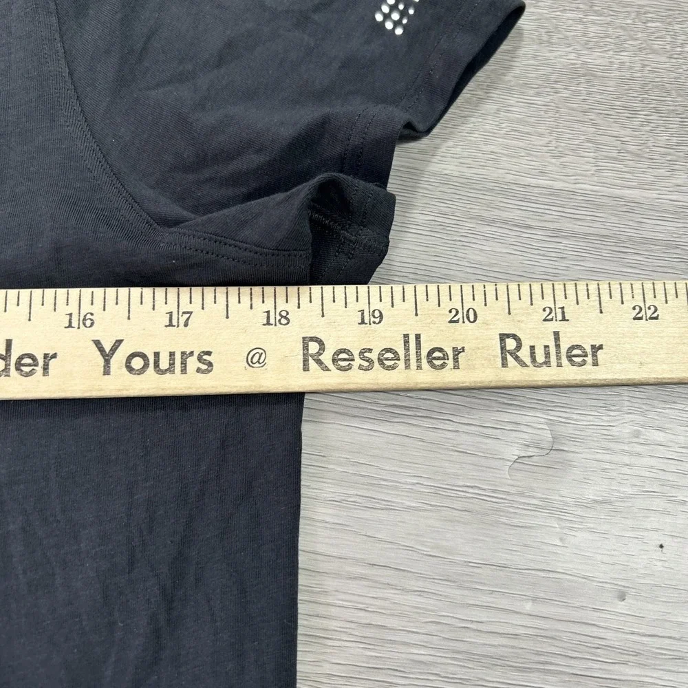 NEW Lululemon Shirt Womens 6 Black Round Neck Stretch Tee